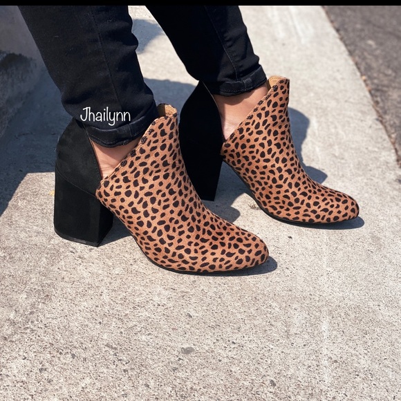Leopard side cut chunky heel bootie - Picture 3 of 6